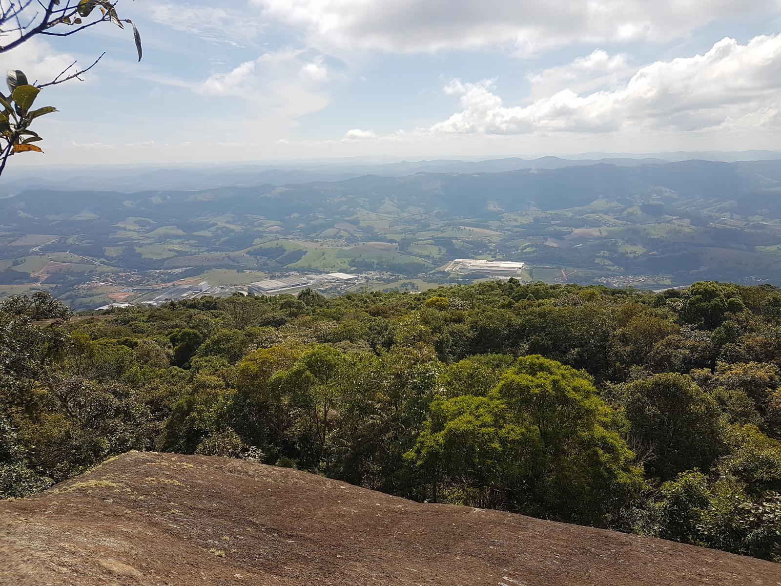 Vista panorâmica do Pico do Lopo em Ibiúna